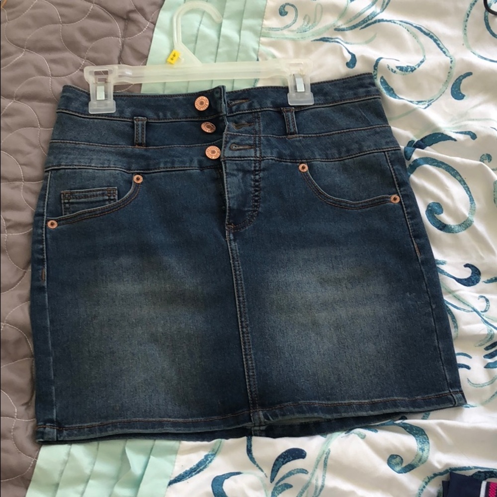 -size 1 jean mini skirt in great condition